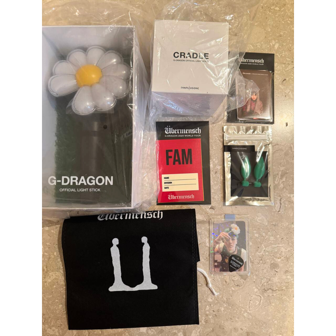 [G-Dragon] Lightstick, Craddle, Übermensch Concert MD, Übermensch Album